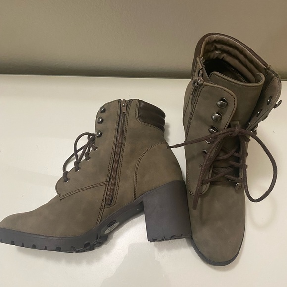 high heel lace up  boots women’s size 9.5 NWOT - Picture 5 of 5